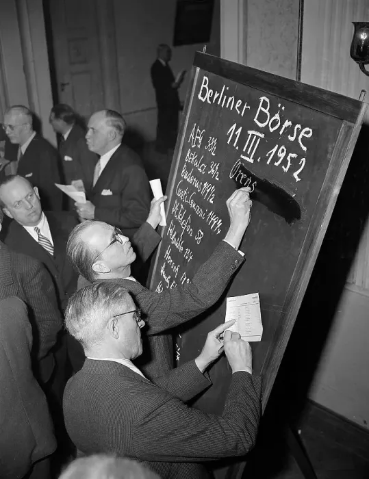 Framed Print : Posting Quotes on Bourse Blackboard