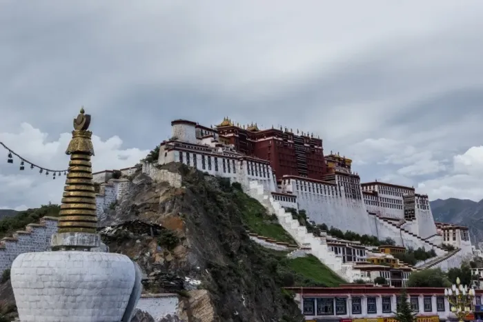 Framed Print : The Potala Palace, Lhasa, Tibet, China Framed Print : The Potala Palace, Lhasa, Tibet, China