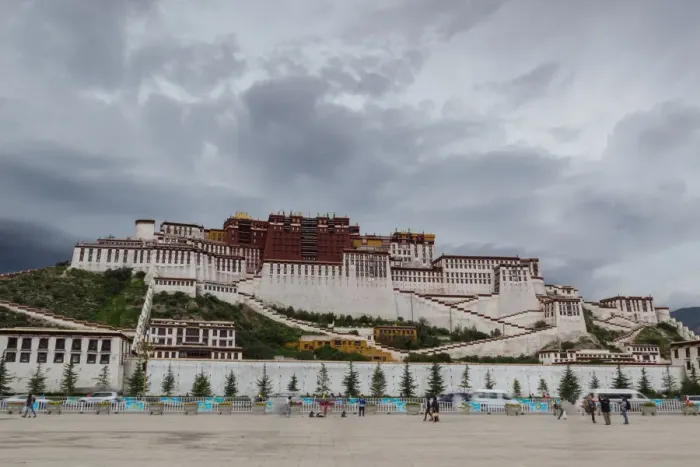 Framed Print : The Potala Palace, Lhasa, Tibet, China Framed Print : The Potala Palace, Lhasa, Tibet, China