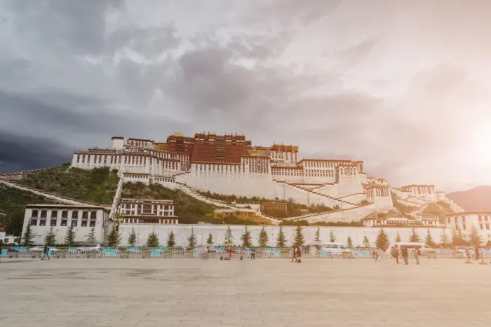Framed Print : The Potala Palace in Sunlight, Lhasa, Tibet, China