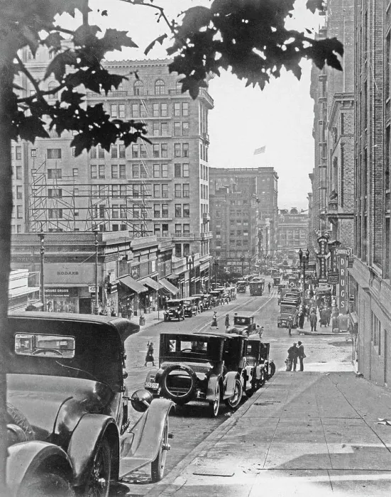 Framed Print : Powell Street, San Francisco Framed Print : Powell Street, San Francisco