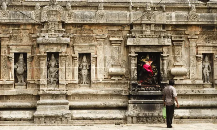 Framed Print : Prayer at Darasuram Airavateswarar Temple Framed Print : Prayer at Darasuram Airavateswarar Temple
