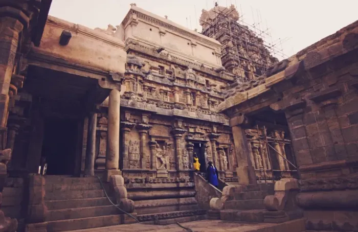 Framed Print : Prayer at Darasuram Airavateswarar Temple Framed Print : Prayer at Darasuram Airavateswarar Temple