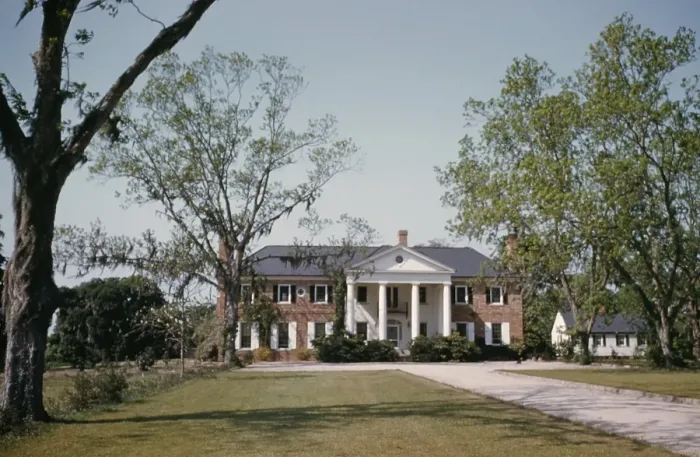 Framed Print : A Pre Civil War Plantation House Framed Print : A Pre Civil War Plantation House