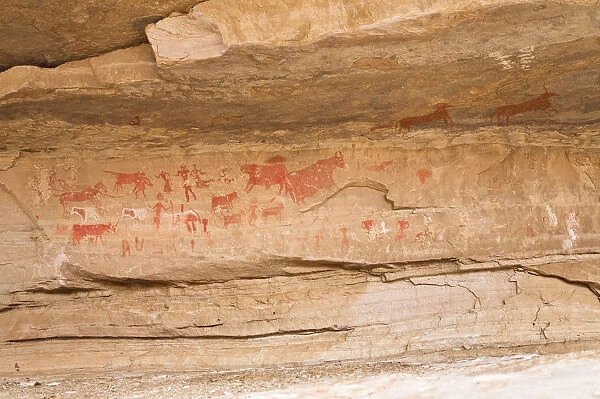 Prehistoric rock drawings in the Awis Valley, Akakus Mountains, Libyan Desert, Libya, Sahara, North Africa, Africa