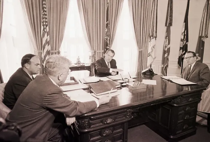 Framed Print : Preisdent Nixon and Monetary Advisors Framed Print : Preisdent Nixon and Monetary Advisors