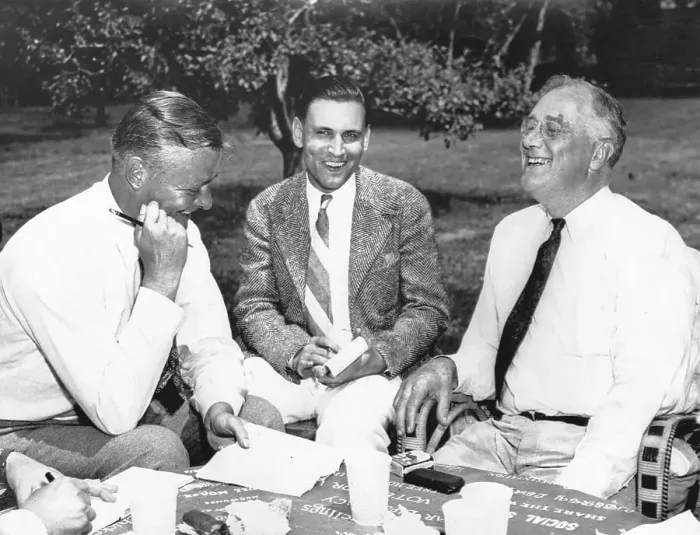 Framed Print : President Franklin D. Roosevelt Picnicking with Journalists Framed Print : President Franklin D. Roosevelt Picnicking with Journalists