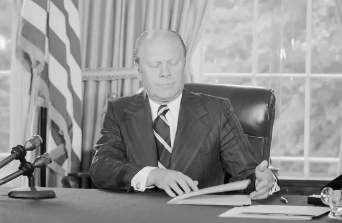 Framed Print : President Gerald Ford Sigining Pardon for Nixon Framed Print : President Gerald Ford Sigining Pardon for Nixon
