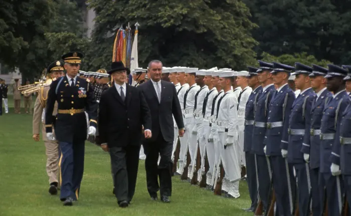 Framed Print : President Johnson Strolling with President Eamon de Valera, of Ireland