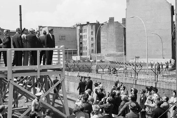 Framed Print : President Kennedy at the Berlin Wall Framed Print : President Kennedy at the Berlin Wall