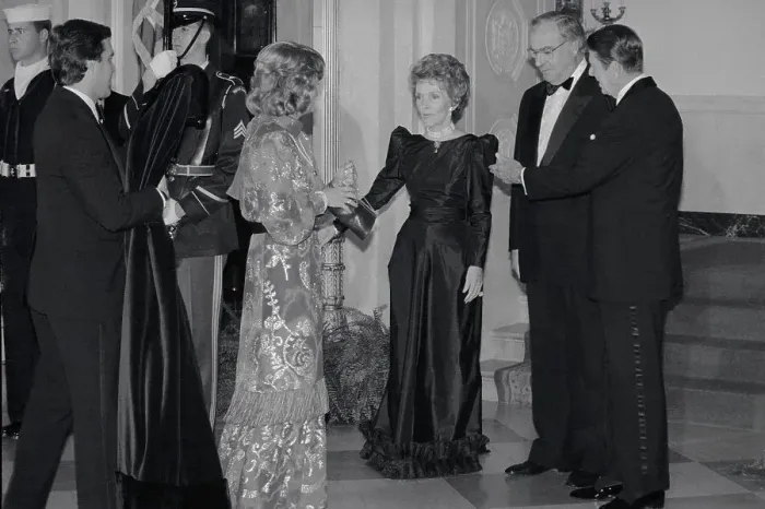 Framed Print : President and Nancy Reagan Greeting Helmut Kohl and His Wife Framed Print : President and Nancy Reagan Greeting Helmut Kohl and His Wife
