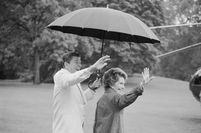 Framed Print : President and Nancy Reagan Waving Framed Print : President and Nancy Reagan Waving