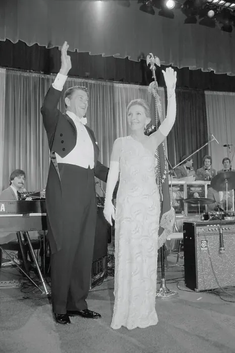 Framed Print : President and Nancy Reagan Waving Framed Print : President and Nancy Reagan Waving