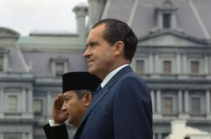 Framed Print : President Nixon and Suharto Chatting Framed Print : President Nixon and Suharto Chatting