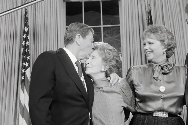 President Reagan Kissing Nancy Print, Oval Office 1984. Art Prints