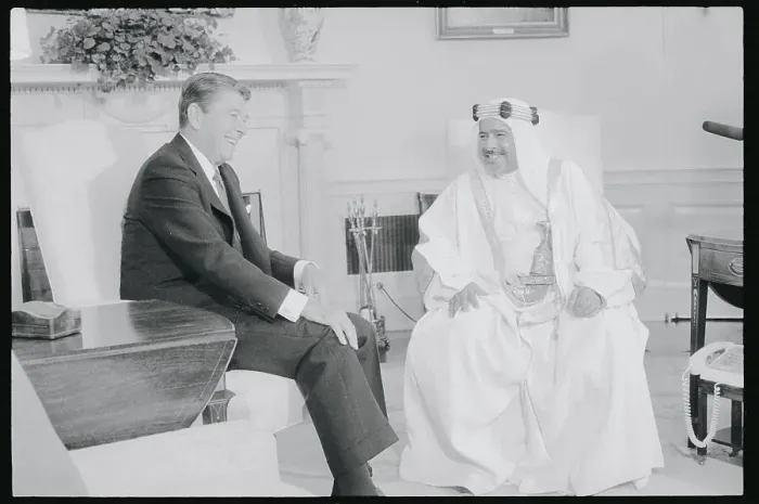 Framed Print : President Reagan Speaking with Sheik Issa Ibn Salman al Khalifa Framed Print : President Reagan Speaking with Sheik Issa Ibn Salman al Khalifa