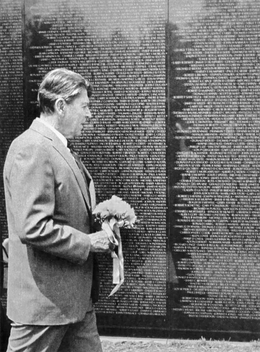 Framed Print : President Reagan Visiting Vietnam Veterans Memorial Framed Print : President Reagan Visiting Vietnam Veterans Memorial