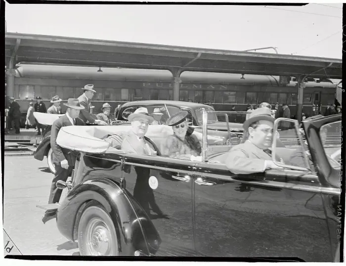 Framed Print : President Roosevelt and His Secretary Margaret Le Hand Riding in Chauffeured Car Framed Print : President Roosevelt and His Secretary Margaret Le Hand Riding in Chauffeured Car