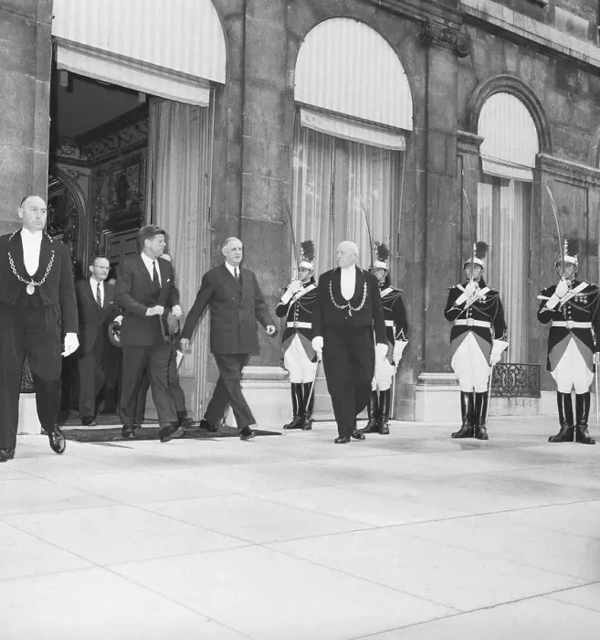 Framed Print : Presidents Kennedy and De Gaulle at Palais de l'Elysee Framed Print : Presidents Kennedy and De Gaulle at Palais de l'Elysee