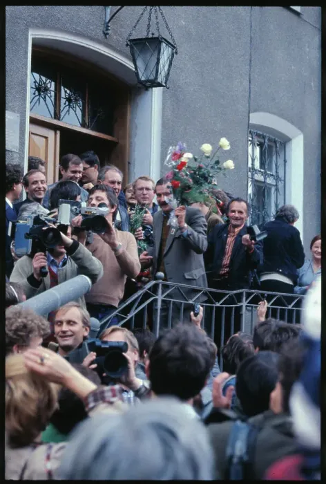 Framed Print : Press Surrounding Lech Walesa Framed Print : Press Surrounding Lech Walesa