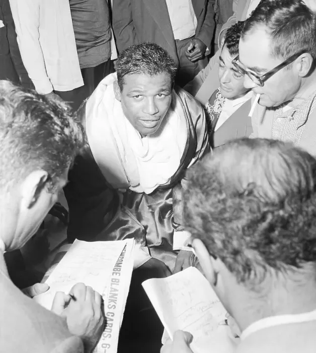 Framed Print : Press Surrounding Sugar Ray Robinson