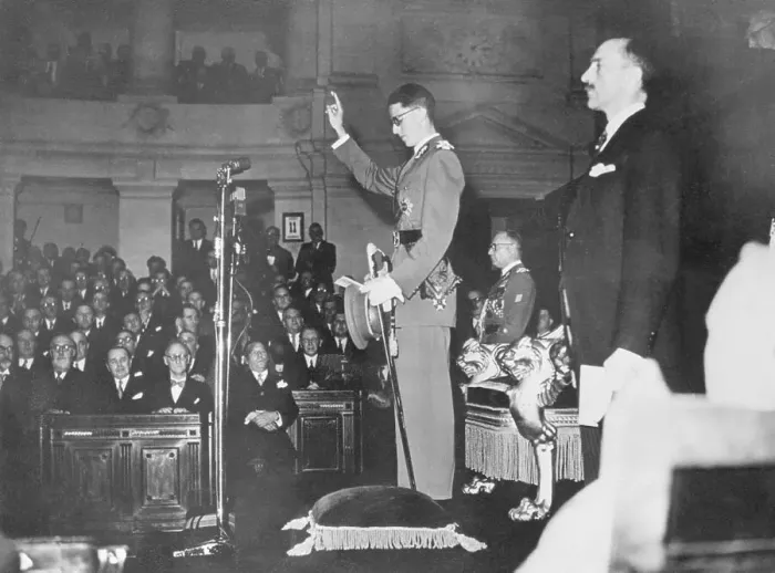 Framed Print : Prince Baudouin Raising his Hand to Congregation Framed Print : Prince Baudouin Raising his Hand to Congregation