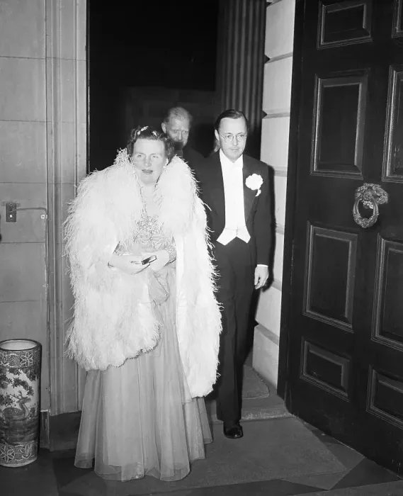 Framed Print : Prince Bernhard Escorting Queen Juliana