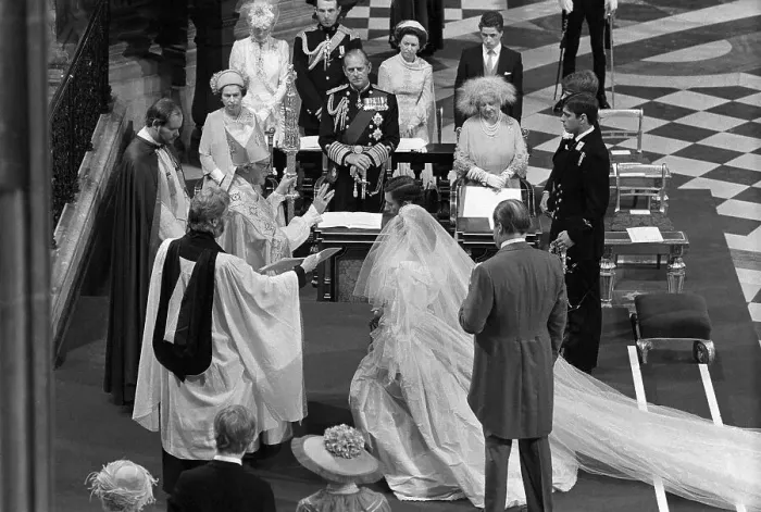 Framed Print : Prince Charles and Diana Spencer Kneeling at Wedding Framed Print : Prince Charles and Diana Spencer Kneeling at Wedding