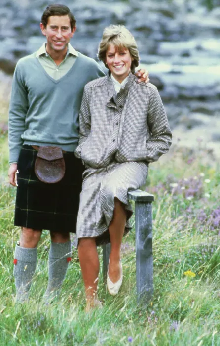 Framed Print : Prince Charles and Princess Diana at Balmoral Castle Framed Print : Prince Charles and Princess Diana at Balmoral Castle