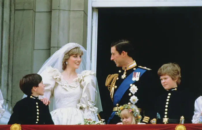 Framed Print : Prince Charles and Princess Diana After Wedding Framed Print : Prince Charles and Princess Diana After Wedding