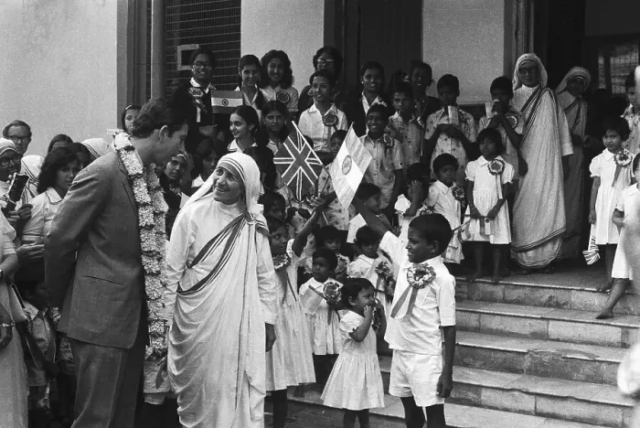 Framed Print : Prince Charles Visiting Mother Teresa's Children's Home Framed Print : Prince Charles Visiting Mother Teresa's Children's Home