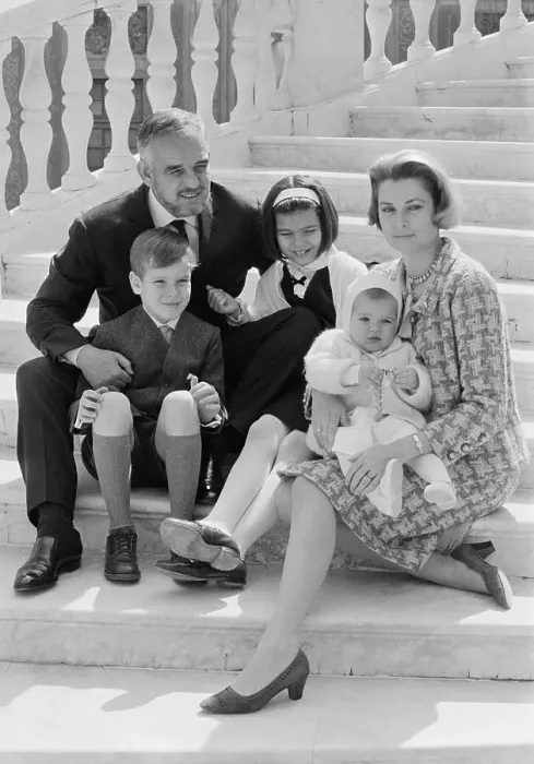 Framed Print : Prince Rainier and Princess Grace on Steps with Children Framed Print : Prince Rainier and Princess Grace on Steps with Children