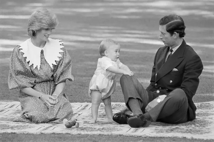 Framed Print : Prince William Taking First Steps in Public, with Diana and Charles Framed Print : Prince William Taking First Steps in Public, with Diana and Charles