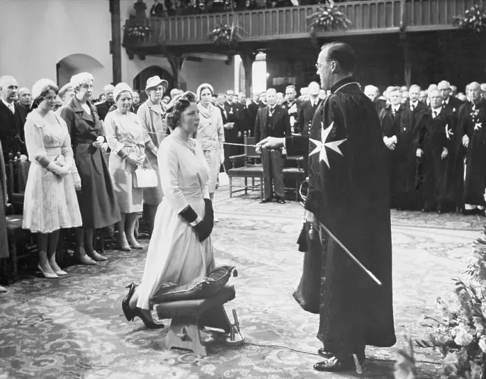 Framed Print : Princess Beatrix Kneeling Before Prince Bernhard Framed Print : Princess Beatrix Kneeling Before Prince Bernhard