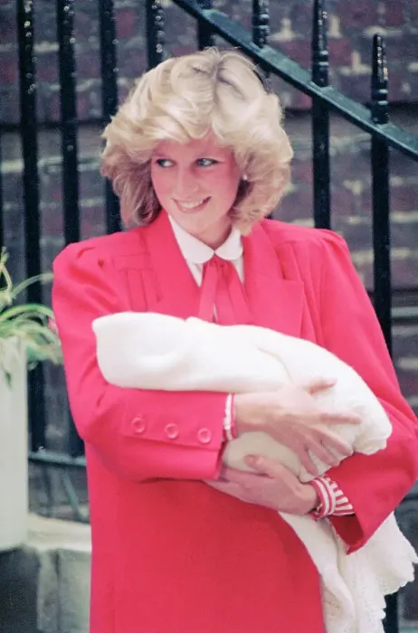 Framed Print : Princess Diana Leaves Hospital with Henry Framed Print : Princess Diana Leaves Hospital with Henry