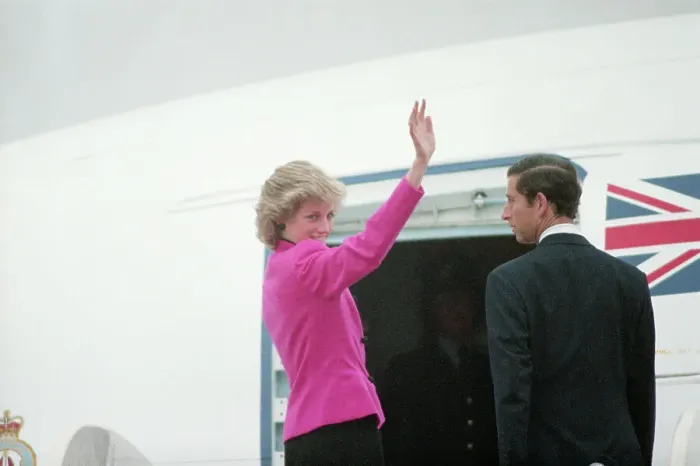 Framed Print : Princess Diana Waving Farewell Framed Print : Princess Diana Waving Farewell