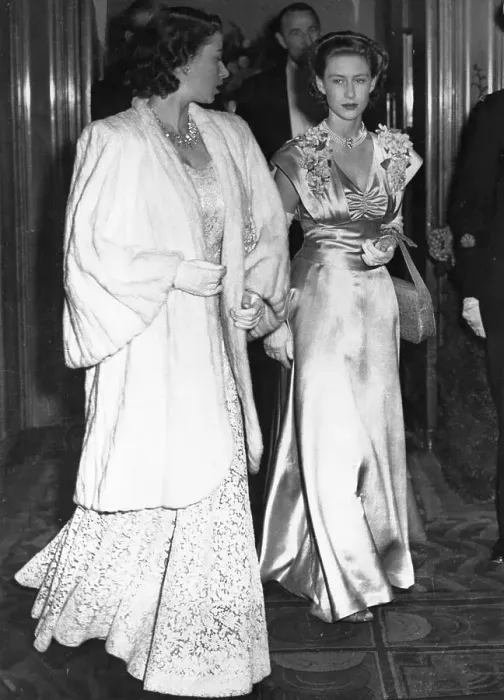 Framed Print : Princess Elizabeth and Princes Margaret at Theater