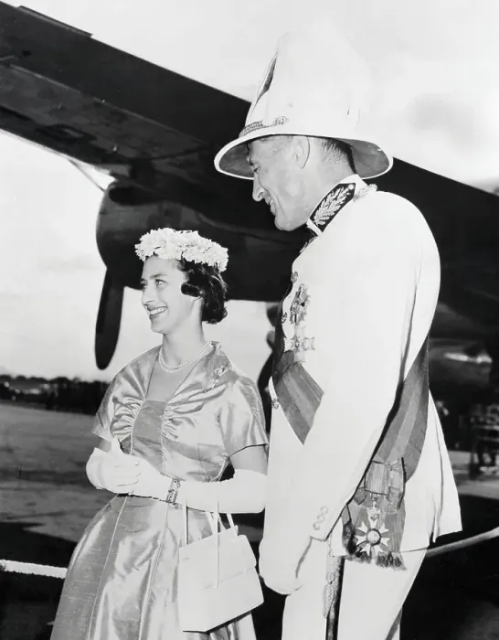Framed Print : Princess Margaret with Sir Evelyn Baring While Touring in Kenya Framed Print : Princess Margaret with Sir Evelyn Baring While Touring in Kenya