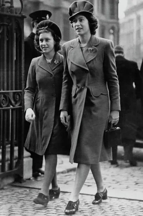 Framed Print : Princesses Margaret And Elizabeth Framed Print : Princesses Margaret And Elizabeth