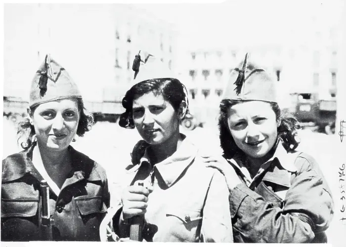 Framed Print : Three Pro-Franco Women Soldiers in Madrid 1936 Framed Print : Three Pro-Franco Women Soldiers in Madrid 1936