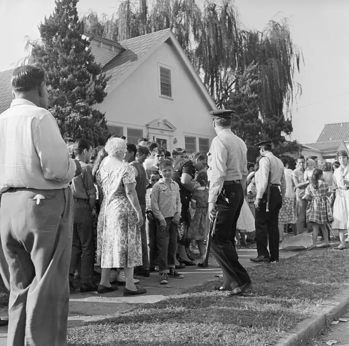 Framed Print : Pro-Segregationists Rally at Louisiana Primary School 1960 Framed Print : Pro-Segregationists Rally at Louisiana Primary School 1960