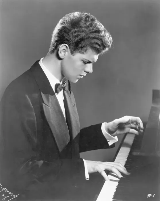 Framed Print : Profile Of Van Cliburn Playing Piano Framed Print : Profile Of Van Cliburn Playing Piano