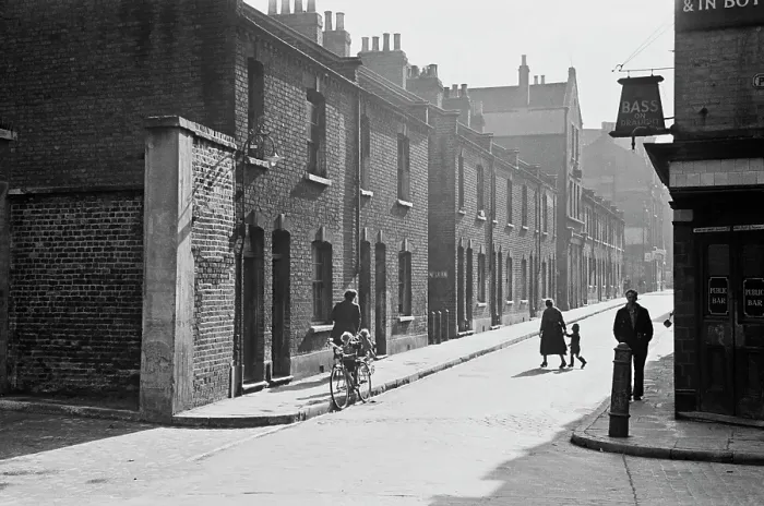 Framed Print : Prusom Street, Wapping Framed Print : Prusom Street, Wapping