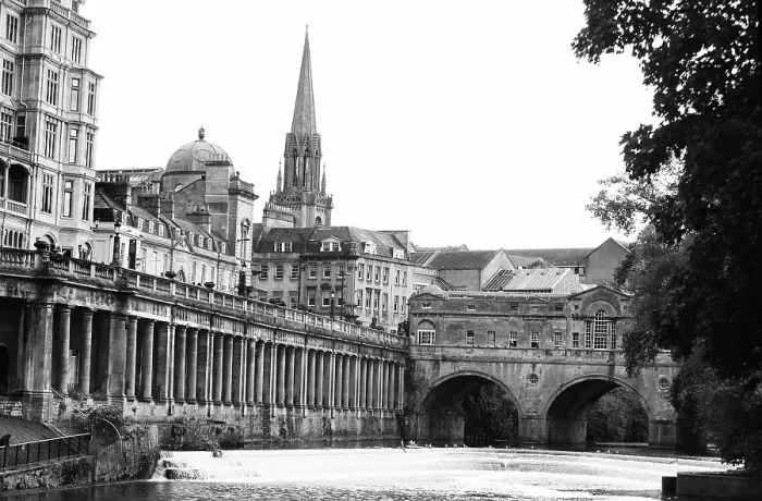 Framed Print : Pulteney Weir of River Avon in England Framed Print : Pulteney Weir of River Avon in England