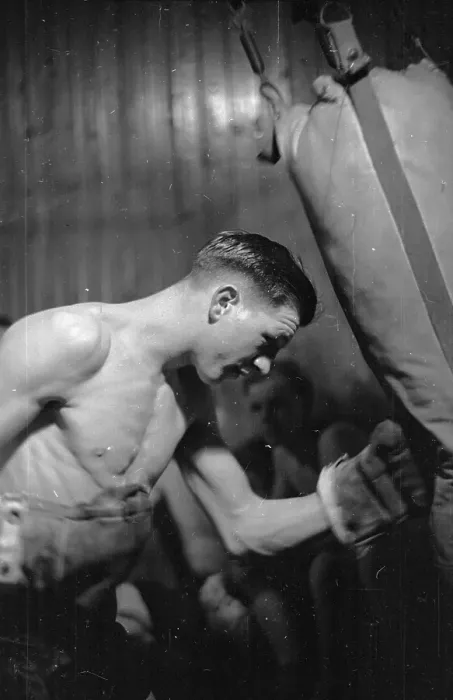 Framed Print : Punch Bag. 13th March 1948: Welsh boxer Eddie Thomas practising with a punch bag Framed Print : Punch Bag. 13th March 1948: Welsh boxer Eddie Thomas practising with a punch bag