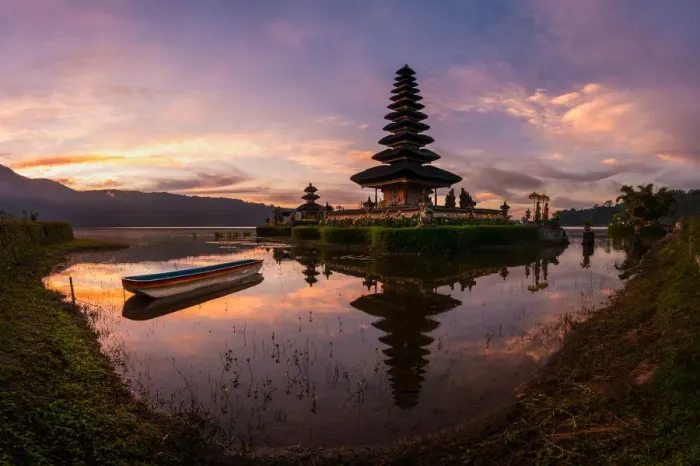 Framed Print : Pura Ulun Danu Bratan Framed Print : Pura Ulun Danu Bratan