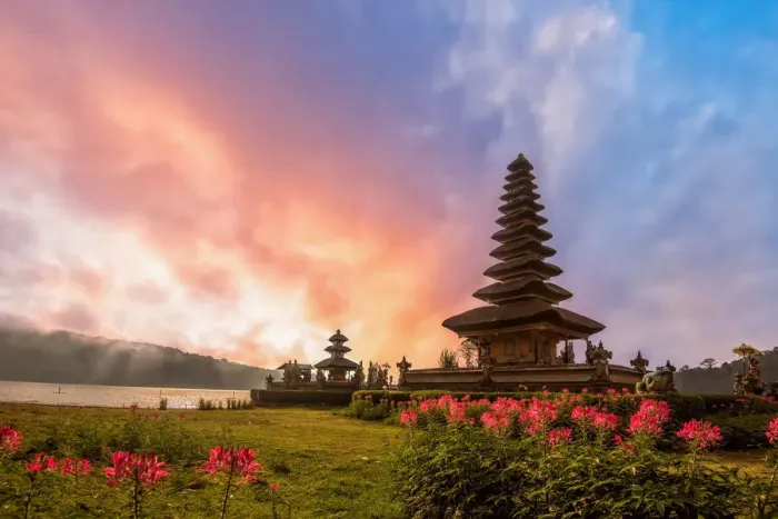 Framed Print : Pura Ulun Danu Bratan, Hindu temple on Bratan lake, Bali, Indonesia Framed Print : Pura Ulun Danu Bratan, Hindu temple on Bratan lake, Bali, Indonesia