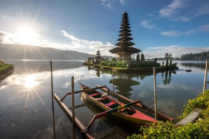 Framed Print : Pura Ulun Danu Bratan, Hindu temple on Bratan lake, Famous tourist attraction in Bali