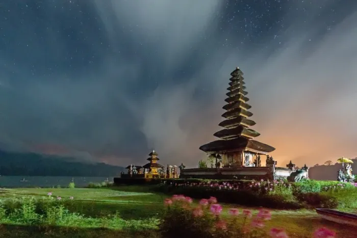 Framed Print : Pura Ulun Danu Bratan temple, Bali, Indonesia Framed Print : Pura Ulun Danu Bratan temple, Bali, Indonesia