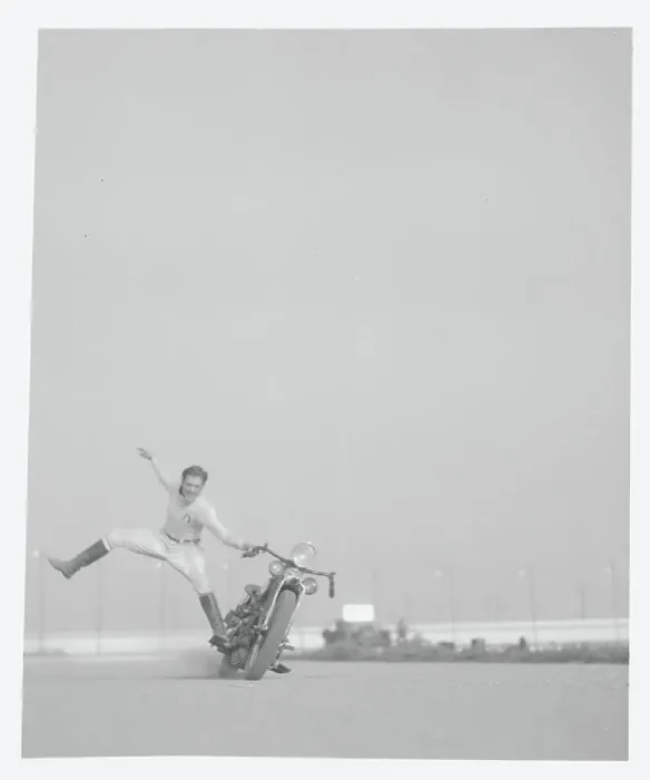Framed Print : Putt Mossman Performing Framed Print : Putt Mossman Performing